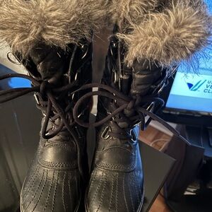 Sorel Black Winter & Rain Boots with Fur Trim and Lace-Up Design